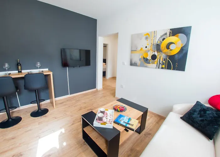 Apollo Apartment