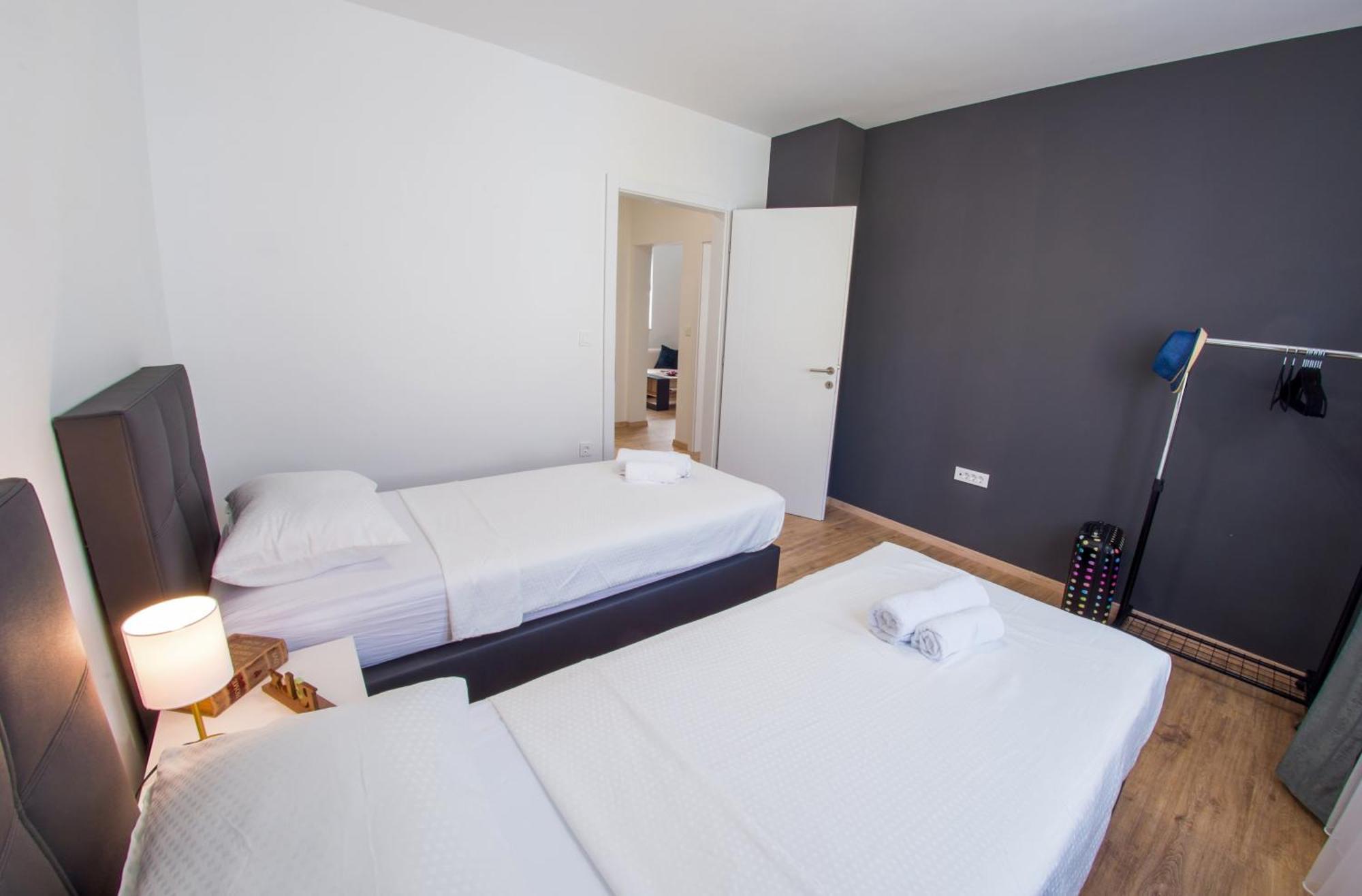 Apollo * Mostar