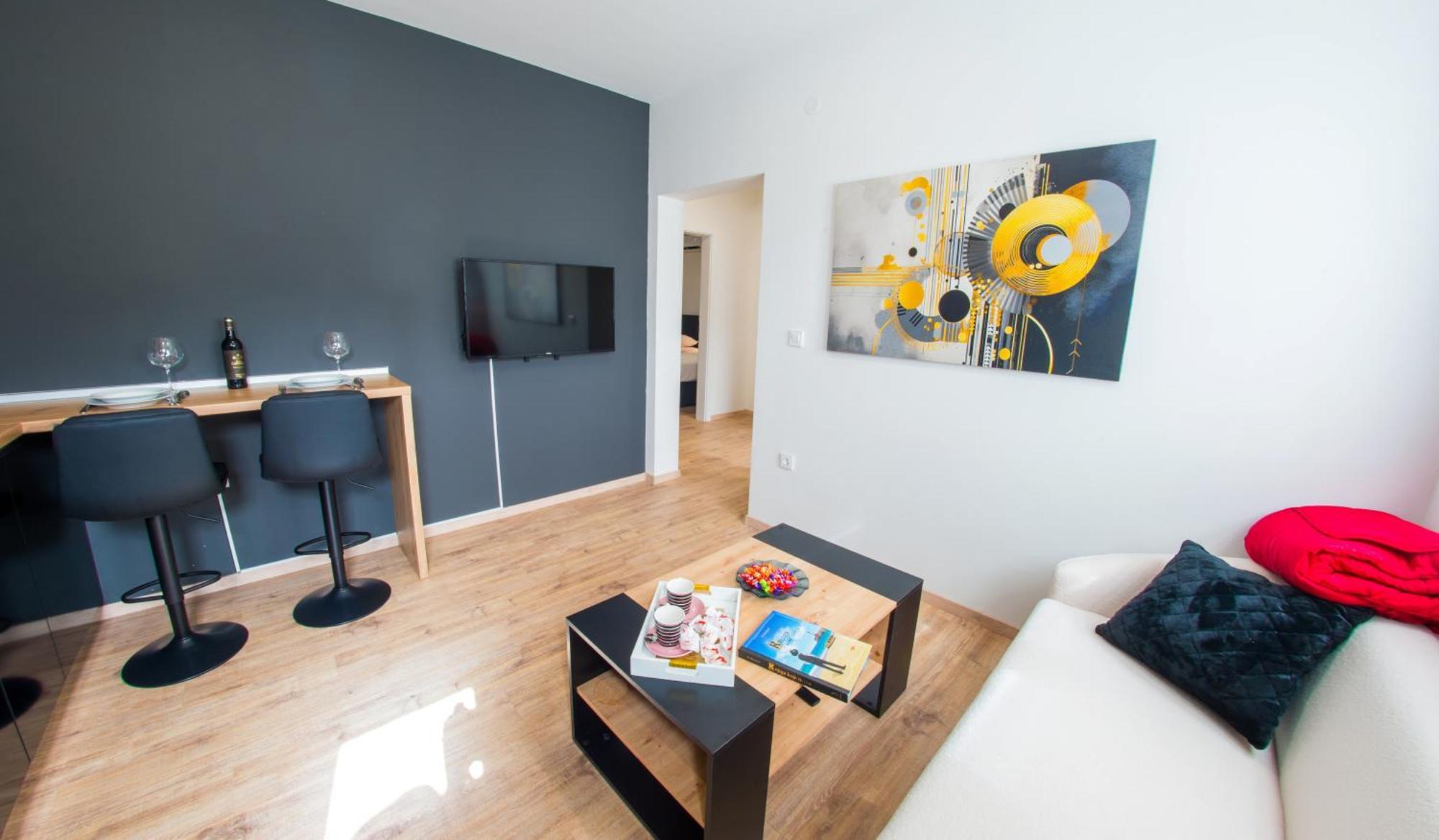 Apollo Apartment *